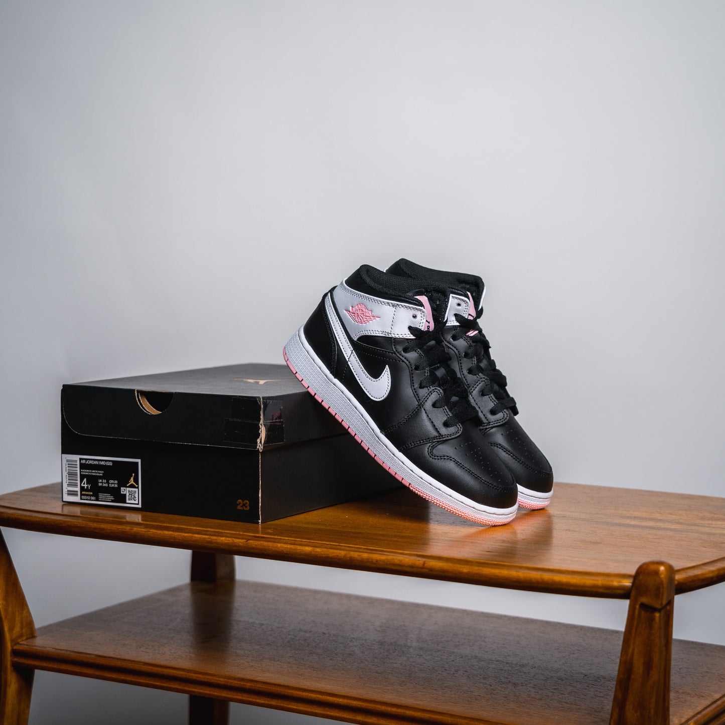 Jordan 1 Retro Mid WMNS "Arctic Rush"
