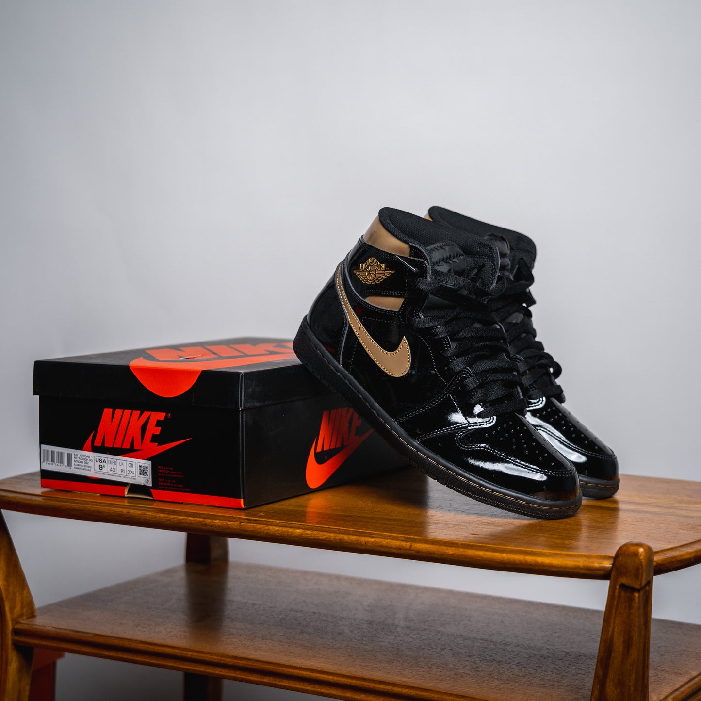 Jordan 1 Retro High "Black Metallic Gold"