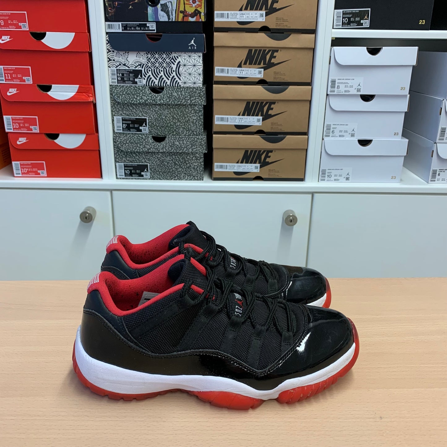 Jordan 11 Low Retro "Bred" // Grösse EU 41 // Sneaker