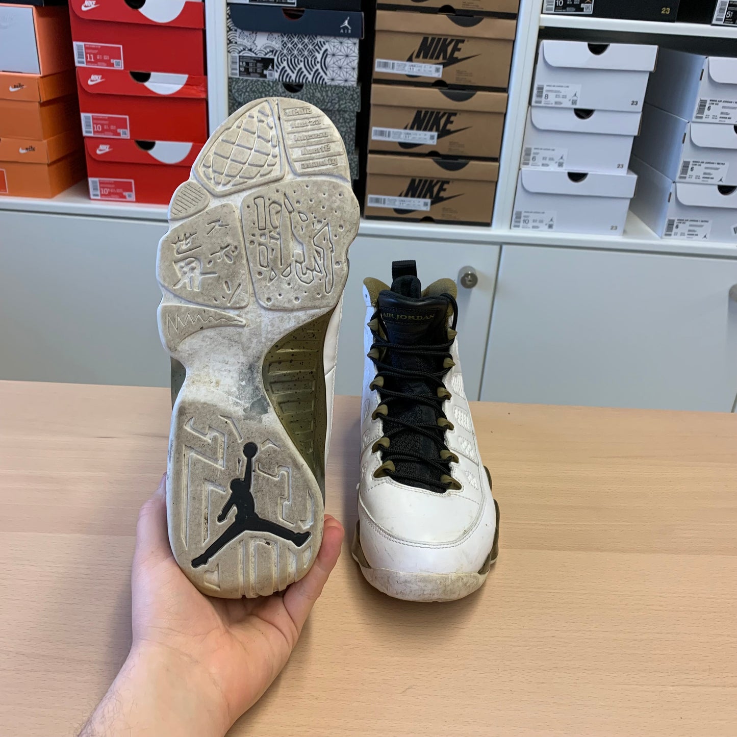 Jordan 9 Retro Statue // Grösse EU 44 // Sneaker