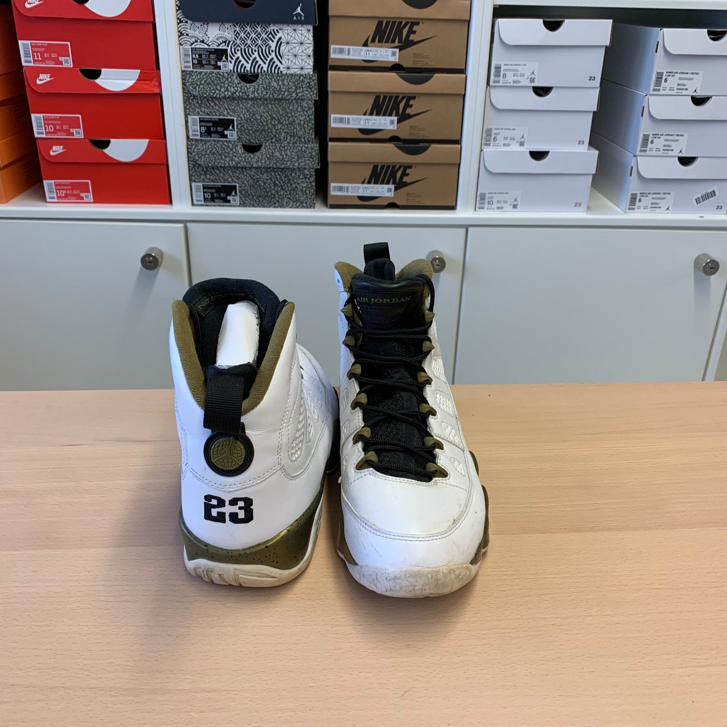 Jordan 9 Retro Statue // Grösse EU 44 // Sneaker